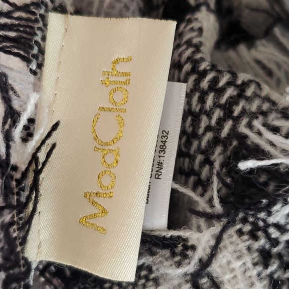 Mod Cloth Acrylic Wrap - Picture 3 of 5